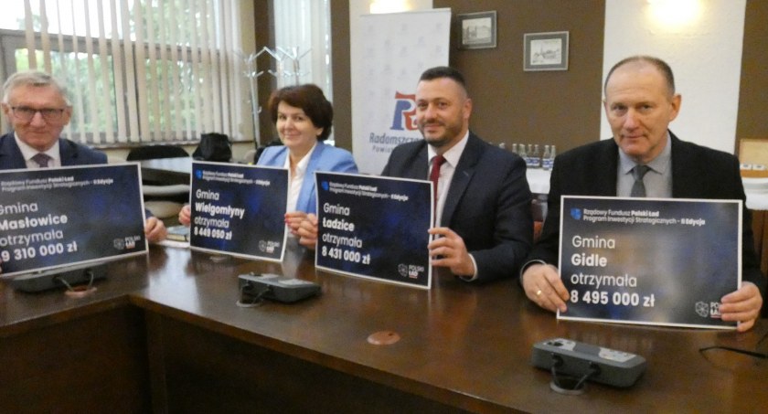 Na zdjęciu: Bogusław Gontkowski, Bogumiła Dyktyńska, Krzysztof Ciupiński, Lech Bugaj. 