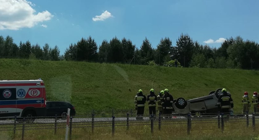 Na zdjęciu: wypadek na A1. Fot. Grzegorz Chamala.