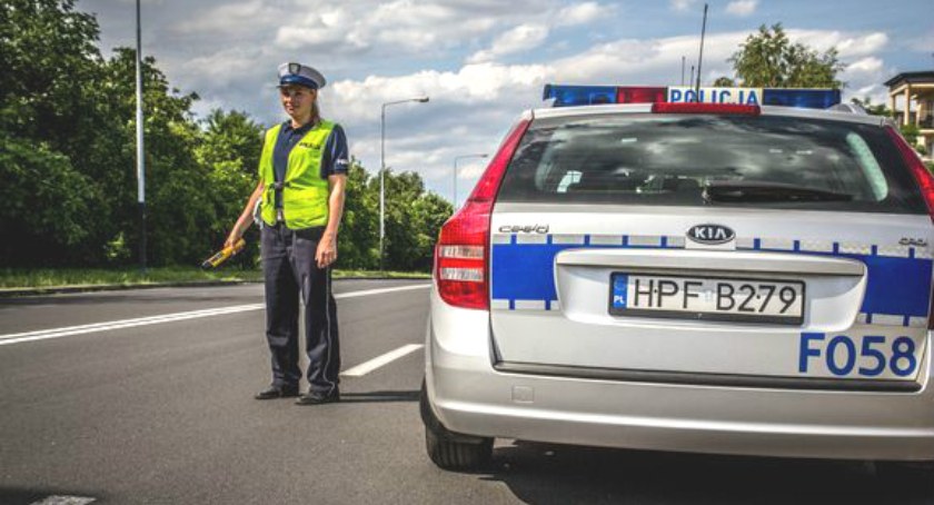 Na zdjęciu: patrol drogówki. Fot. KPP Radomsko. 