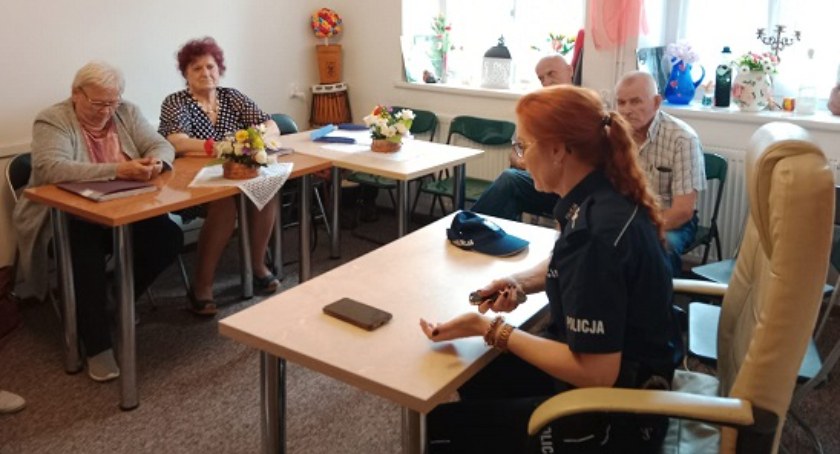 Na zdjęciu spotkanie seniorów z Agnieszką Kropisz
