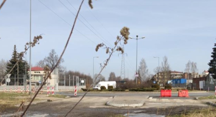 Na zdjęciu rondo w ulicy Brzeźnickiej - tu kończy się ragment obwodnicy Radomska
