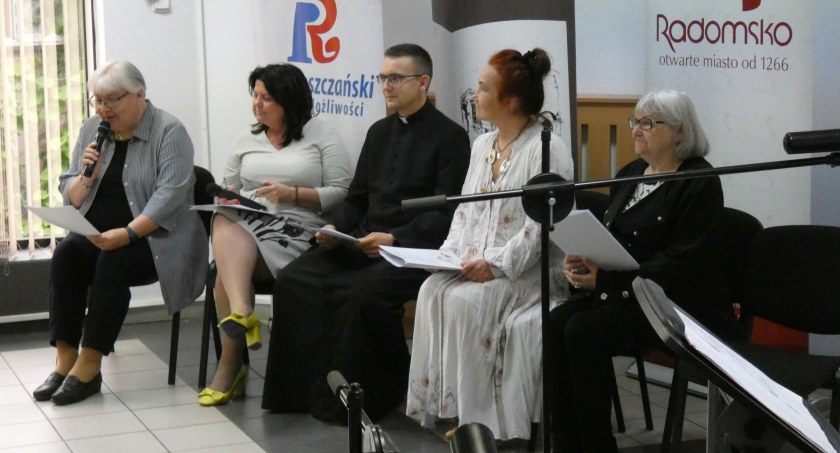 Na zdjęciach uczestnicy czytania