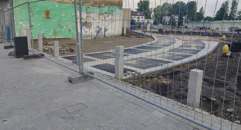 Na zdjęciu parking od strony Reymonta 