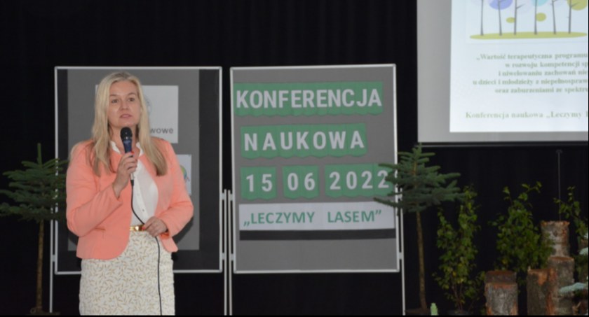 Na zdjęciu Małgorzata Lewandowska, która otwarła konferencję - for. Starostwo Powiatowe