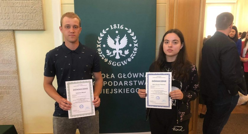 Na zdjęciu Sebastian i Marta, uczniowie ZSCKR w Dobryszycach