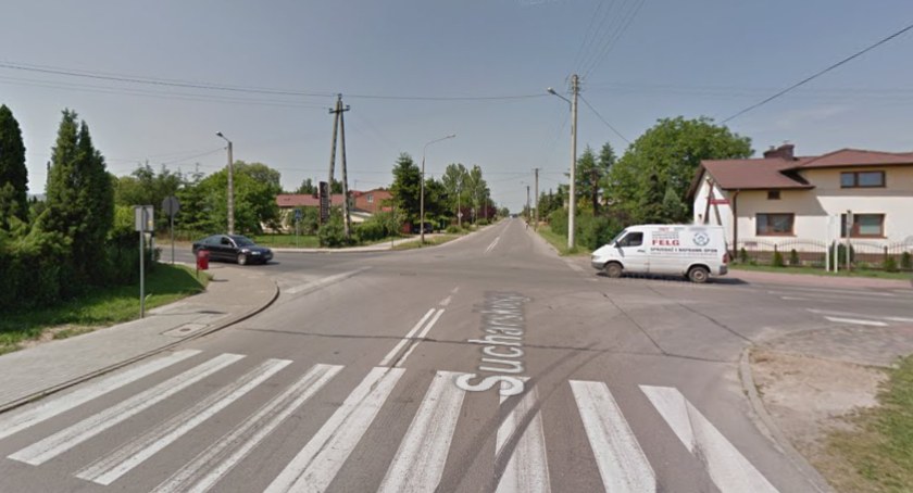 Na zdjęciu - skrzyżowanie Sucharskiego z Narutowicza - zrzut ekranu, Mapy Google