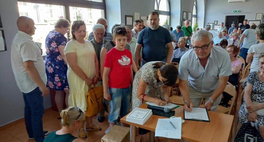 Na zdjęciu promocja kolejnej części - fot. Facebook/ PTH Radomsko 