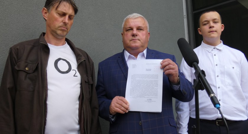 Na zdjęciu: Grzegorz Grabny, Arkadiusz Ciach i Piotr Klawiter. 