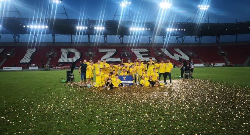 Na zdjęciu: wojewódzki finał Pucharu Polski. Zdobyty po rzutach karnych. Fot. RKS Radomsko. 