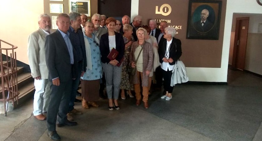 Na zdjęciu: absolwenci I Liceum Ogólnokształcącego w Radomsku. I LO. 