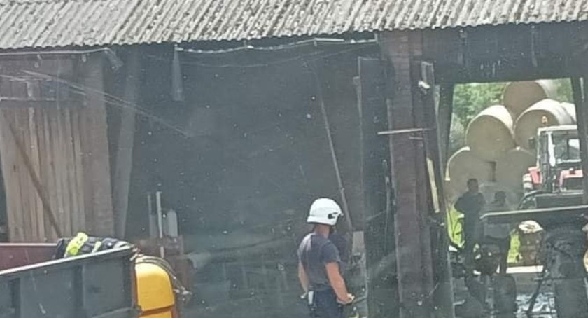 Na zdjęciu: akcja gaśnicza w Trzebcach. Fot. OSP KSRG Przedbórz. 