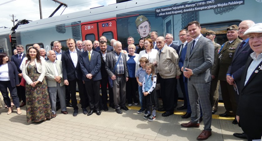 Na zdjęciu uroczystość nadania imienia Warszyca pociągowi