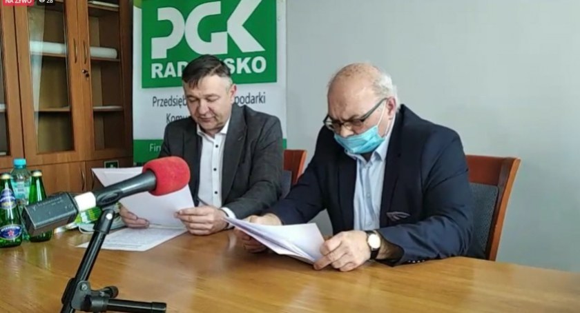 Na zdjęciu od prawej były prezes Marek Glądalski i nowy prezes PGK Zbigniew Rybczyński, do tej pory wiceprezes