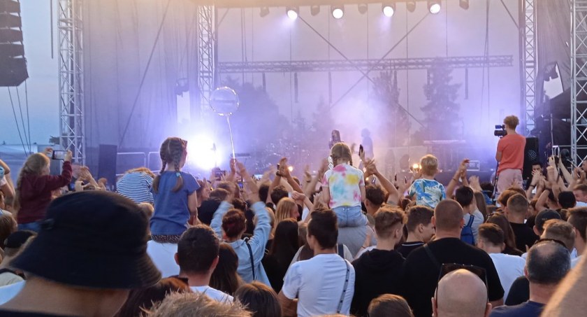 Na zdjęciu: koncert Roksany Węgiel podczas XXII Dni Kamieńska.