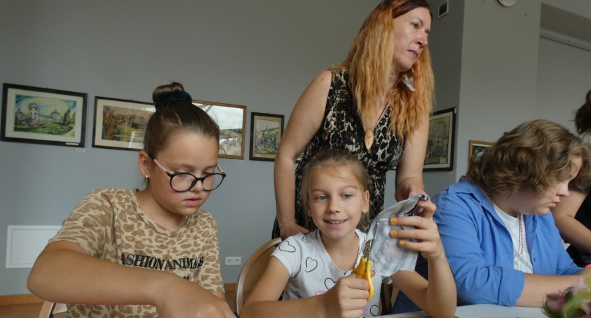 Na zdjęciu: warsztaty artystyczno-plastyczne w Muzeum Regionalnym. 