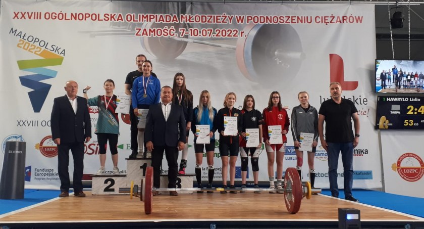 Na zdjęciu: zwycięzcy XXVIII Ogólnopolskiej Olimpiady w Zamościu. Wśród nich złota medalistka - Oliwia Drzazga. Fot. Sławomir Bera. 