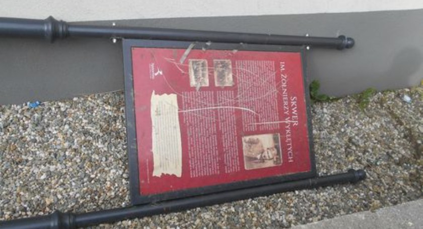 Na zdjęciu tablica informacyjna ze skweru Konspiracyjnego Wojska Polskiego