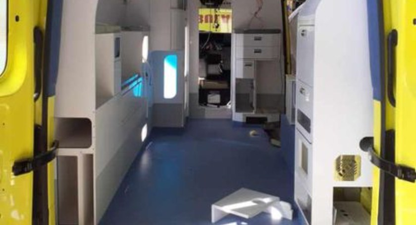Na zdjęciu: ambulans w procesie produkcyjnym. Fot. Szpital Powiatowy w Radomsku. 
