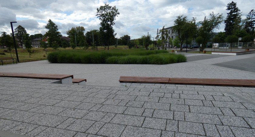 Na zdjęciu skwer przy ulicy Sierakowskiego