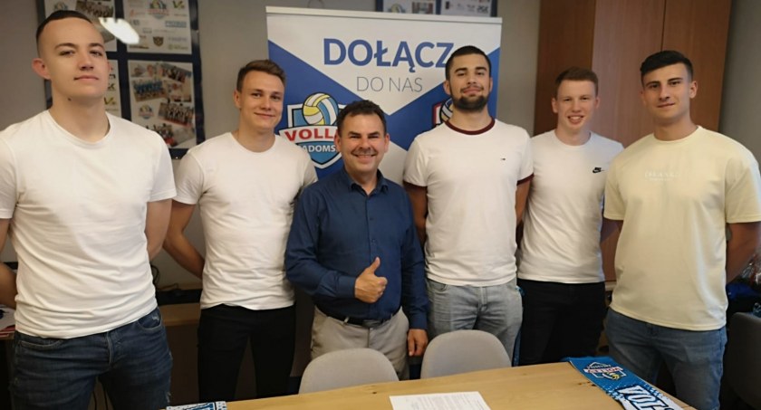 Na zdjęciu nowi zawodnicy