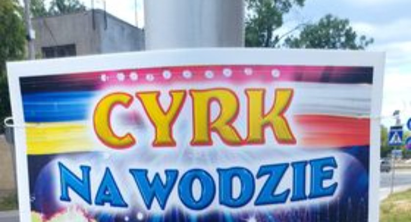 Na zdjęciu: plakat promujący występ cyrku na wodzie. Fot. Pani Agnieszka. 