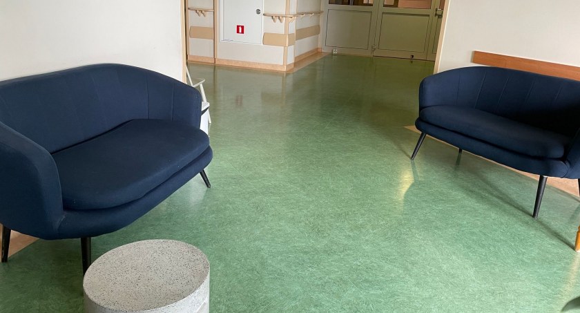 Na zdjęciu meble podarowe szpitalowi przez JYSK