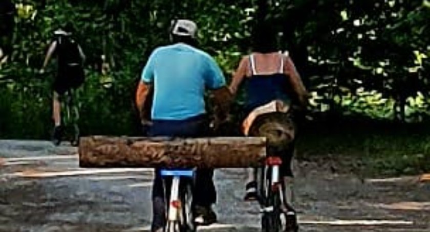 Na zdjęciu rowerzysta zaważony przez naszego Czytelnika - fot. Robert Gołębiowski