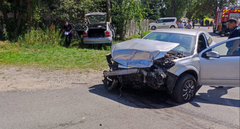 Na zdjęciu auta, które brały udział w zderzeniu - fot. KP PSP Radomsko 