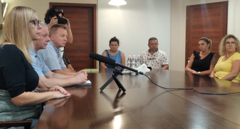 Rodzice cały czas mieli nadzieję. Zdjęcie: środowe spotkanie rodziców z Zarządem Powiatu. 