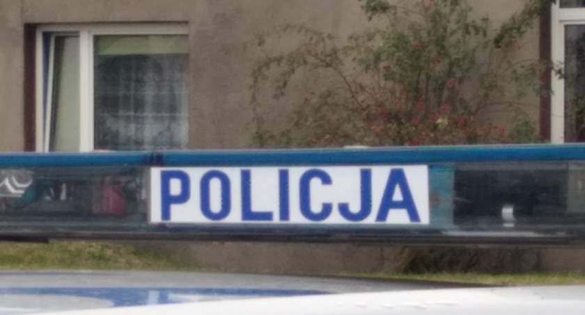 Każdy incydent wyłudzenia pieniędzy czy danych należy zgłosić na policję. Zdjęcie ilustracyjne. 