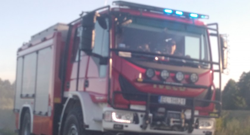 Susza powoduje, że bardzo łatwo dochodzi do pożaru. Zdjęcie: wóz straży OSP. 