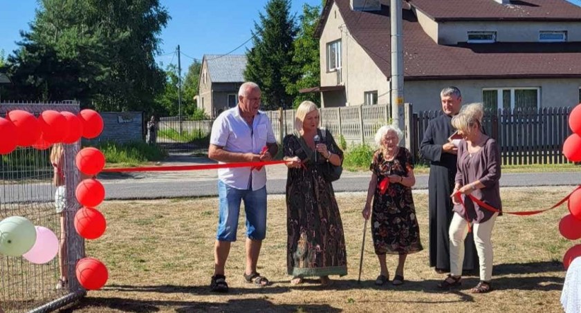 Kobieta nie kryła wzruszenia. Zdjęcia: Marzena Kamińska. 