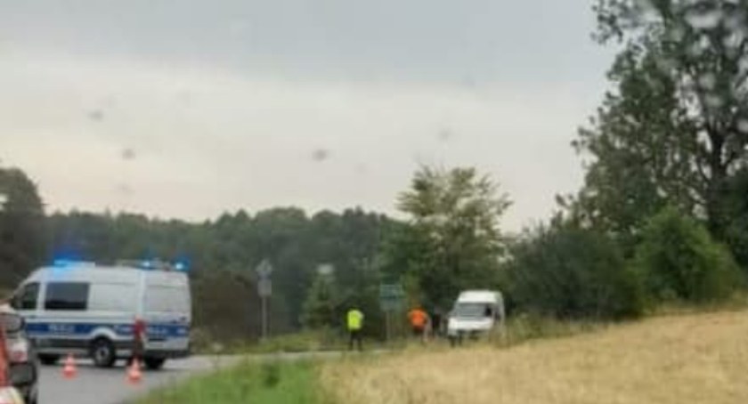 Kierujący nie zapanował nad pojazdem. Zdjęcie: KPP Radomsko. 