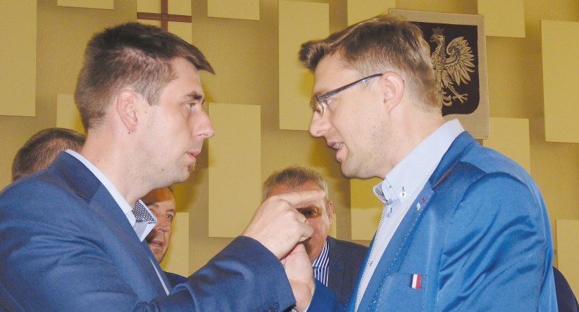 Paweł Chybalski, radny PiS i mieszkaniec ul. Wypoczynkowej, w gorącej dyskusji o obwodnicy z ówczesnym wiceprezydentem Jackiem Belką, 2016 r.