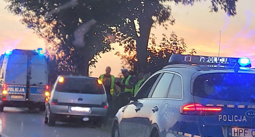 Policja ustala okoliczności wypadku. Zdjęcie: Roksana Jurczyk. 
