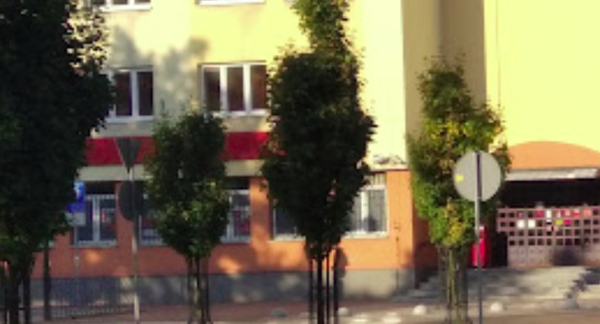 Na zdjęciu: budynek Poczty Polskiej w Radomsku. 