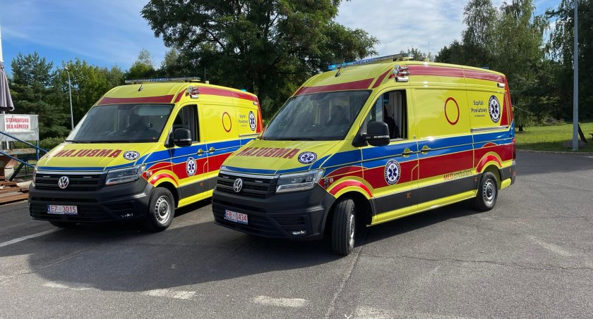 Na zdjęciu nowe karetki - fot. Facebook/Szpital Powiatowy