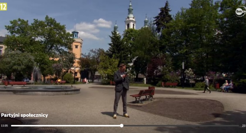 Na zdjęciu: Łukasz Karusta, reporter TVN24, na pl. 3 Maja
