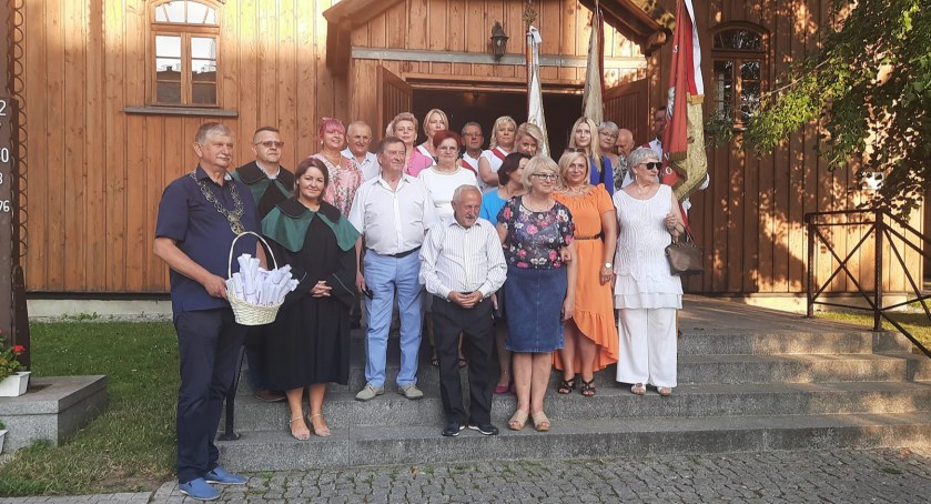 Na zdjęciu: W piątek 22 lipca radomszczańscy fryzjerzy odebrali życzenia z okazji swojego święta. Pierwszy z lewej Zbigniew Łyczko