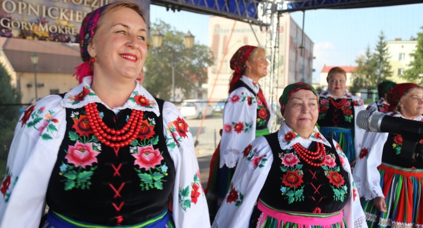 Na zdjęciu jeden z zespołów uczestniczący w festiwalu - fot. Facebook/MDK Przedbórz - Jacek Sokalski