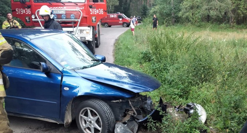 Na zdjęciu rozbita mazda - fot. Facebook/OSP Silnica