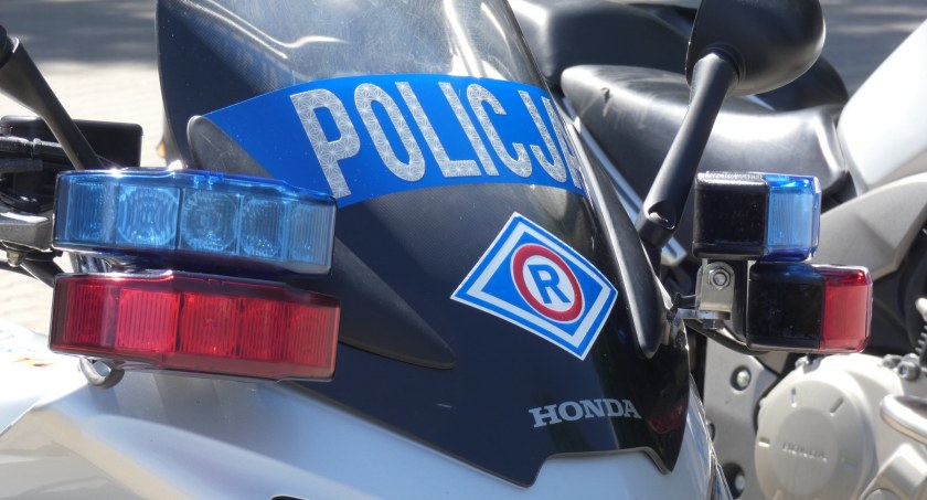 Na zdjęciu policyjny motocykl