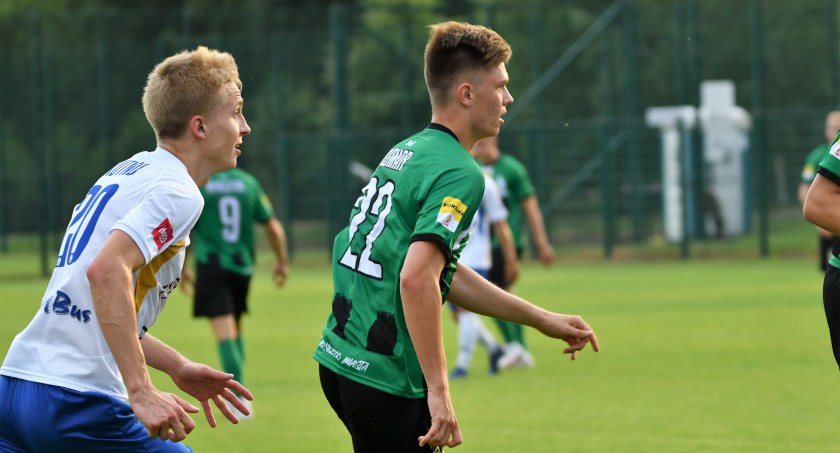 Na zdjęciu Mateusz Kempski w barwach GKS-u Bełchatów II