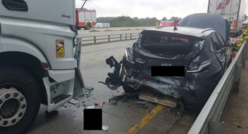 Policja wyznaczyła objazd w kierunku Gdańska przez drogę krajową 91. 