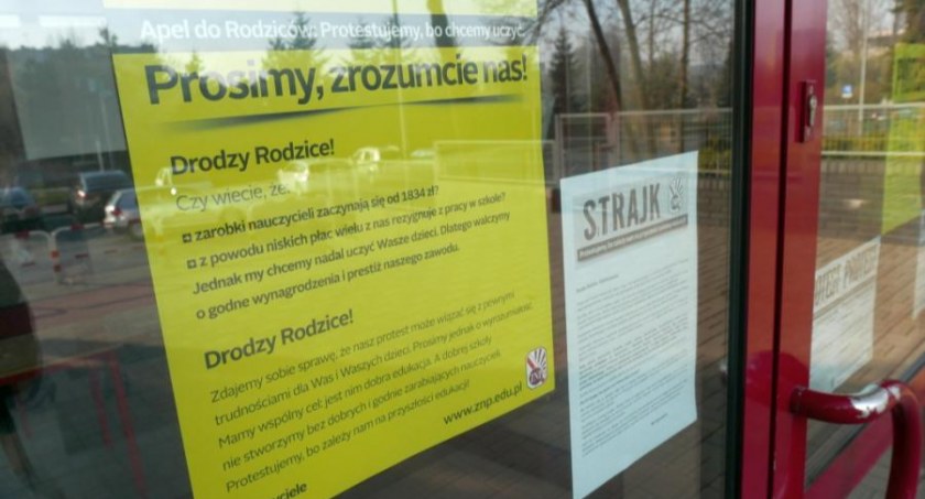 Na zdjęciu plakat informacyjny podczas strajku nauczycieli w 2019 roku