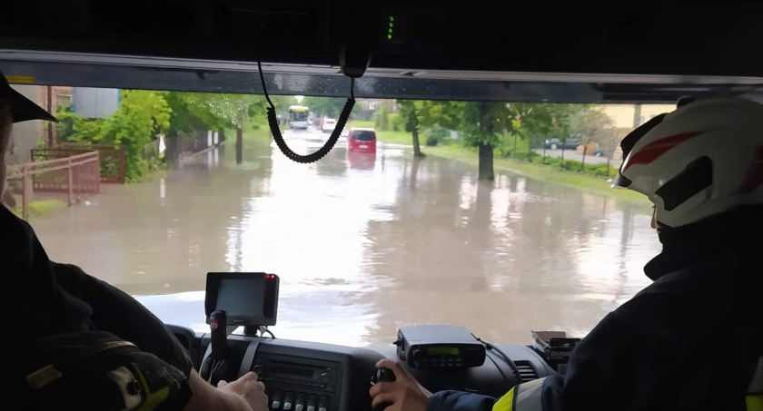 Na zdjęciu strażacy ze Stobiecka podczas jednej z akcji - fot. Facebook/OSP Stobiecko Miejskie