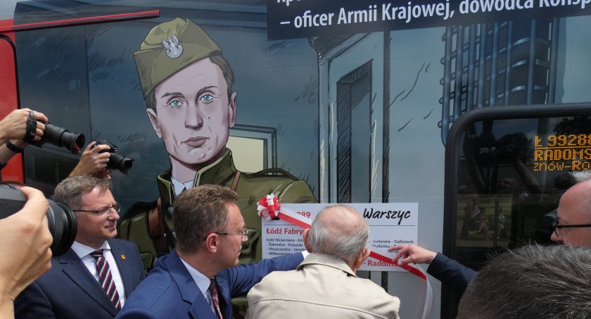 Na zdjęciu uroczystość nadania imienia Warszyca pociągowi na stacji w Radomsku
