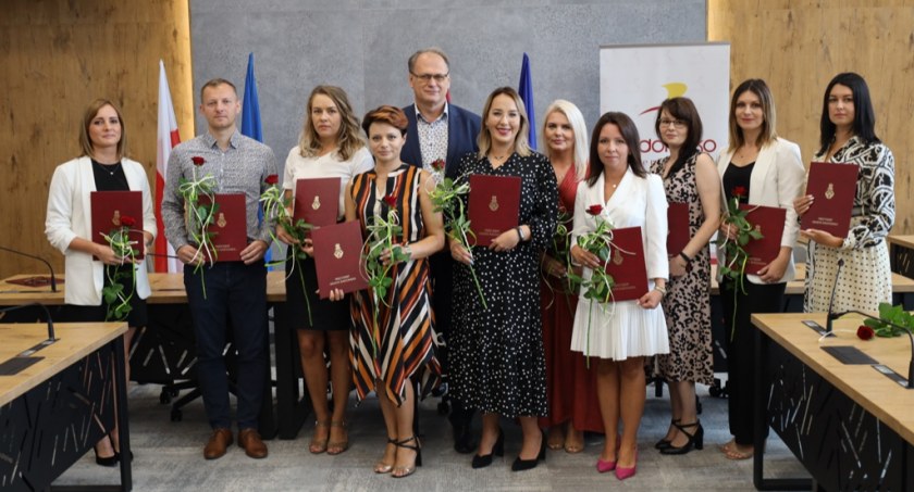 Na zdjęciu nauczyciele z prezydentem - fot. UM Radomsko