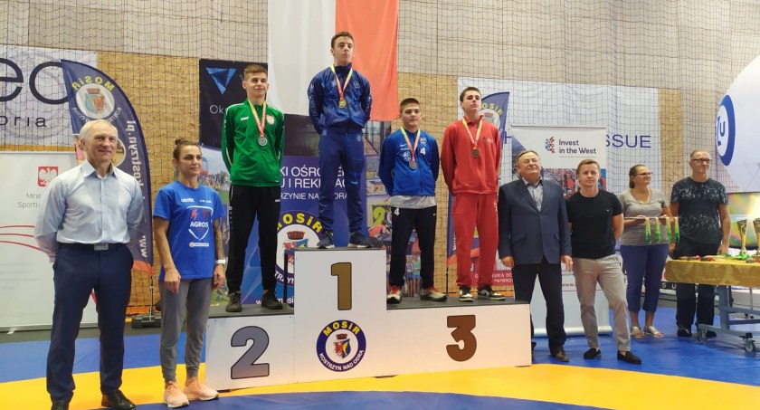 Radomszczańscy zapaśnicy na podium - fot. ZKS Radomsko