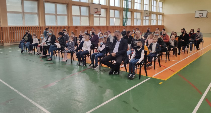 Na zdjęciu rozpoczęcie roku szkolnego 2020/2021 w PSP nr 1